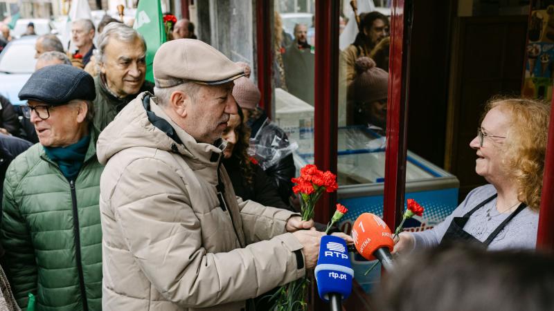 Contacto com a população em Almada