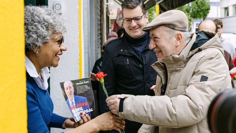 Contacto com a população em Almada