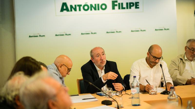 Mesa Redonda «Situação económica, Constituição da República e o futuro do País»